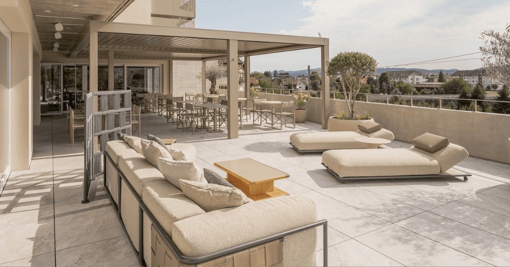 Dachterrasse mit Lounge und Pergola
